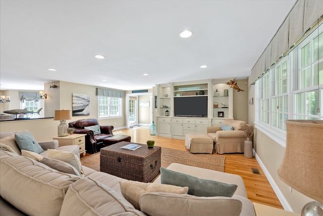 72 Highwood Way, Mashpee, MA 02649