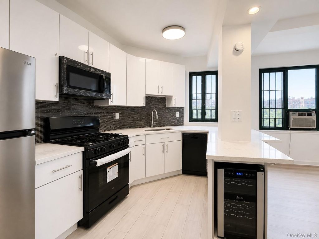 1594 Unionport Road 3H, Bronx, NY 10462 — exterior