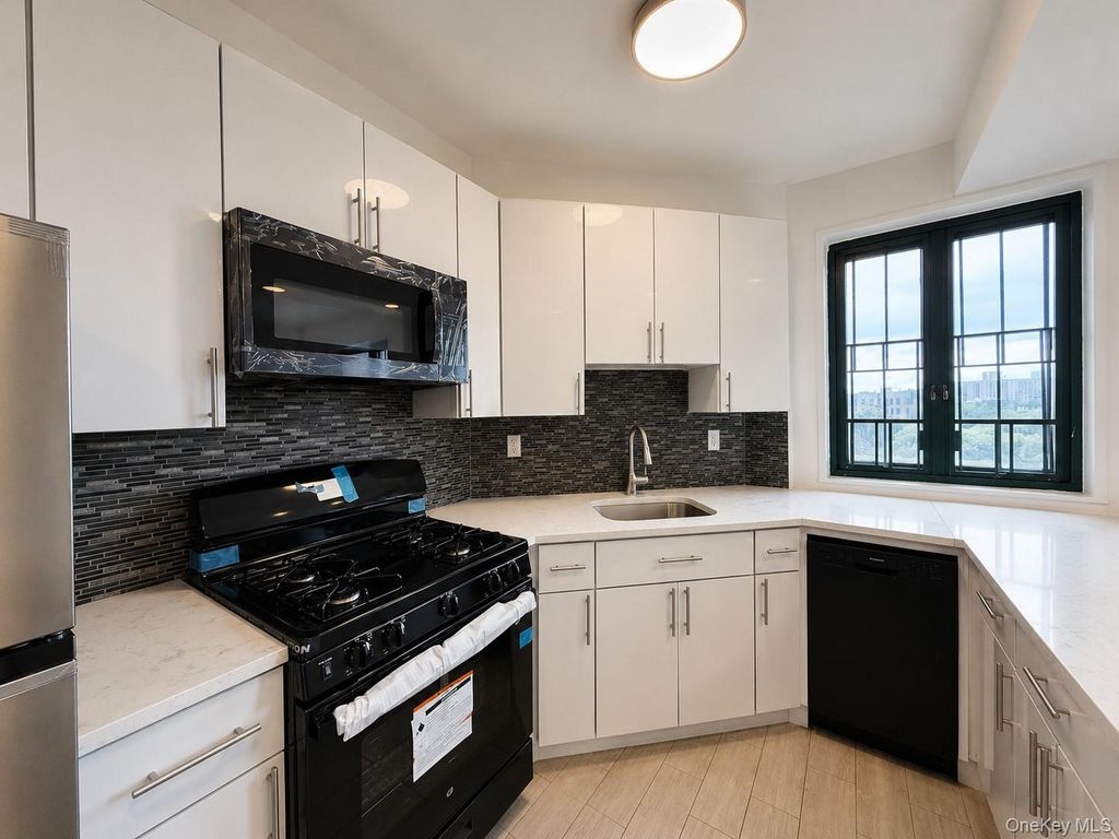 1594 Unionport Road 3H, Bronx, NY 10462 — photo 2