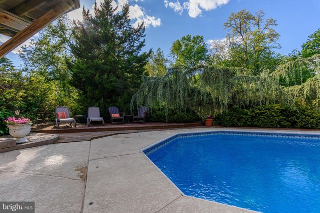352 BLACKSMITH RD, Camp Hill, PA 17011