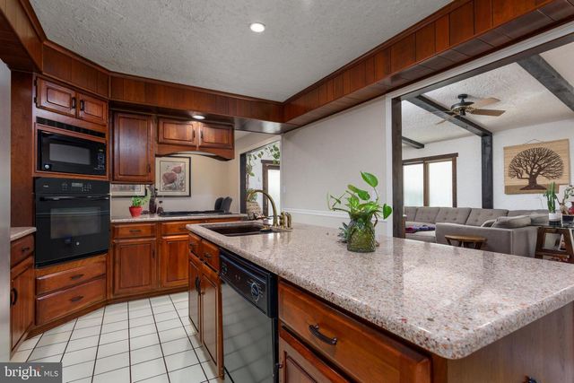 352 BLACKSMITH RD, Camp Hill, PA 17011