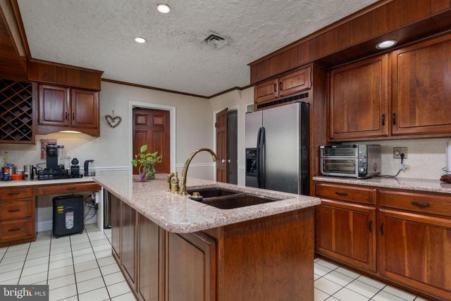 352 BLACKSMITH RD, Camp Hill, PA 17011
