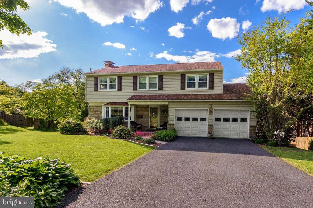 352 BLACKSMITH RD, Camp Hill, PA 17011