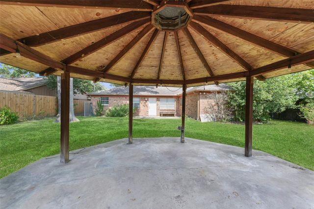 5907 Peg Street, Houston, TX 77092