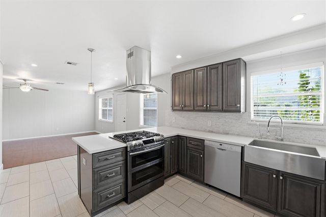 5907 Peg Street, Houston, TX 77092