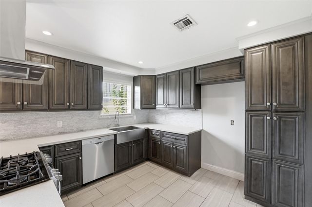 5907 Peg Street, Houston, TX 77092