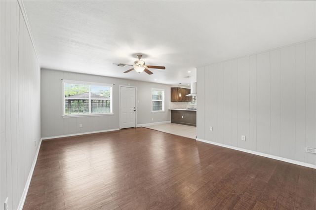 5907 Peg Street, Houston, TX 77092