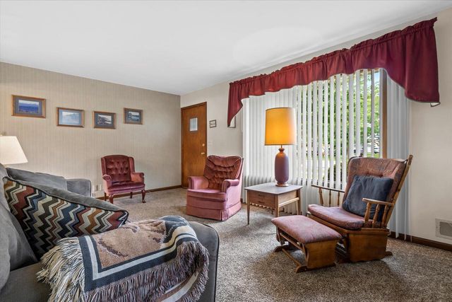 7425 W Honey Creek DRIVE, Milwaukee, WI 53219