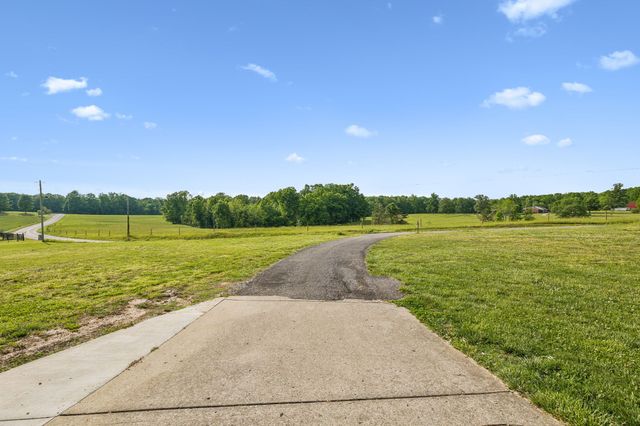 7899 W Lick Creek Rd, Primm Springs, TN 38476