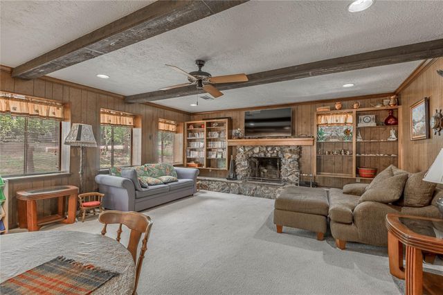 109 Hill Top Road, Huntsville, TX 77320