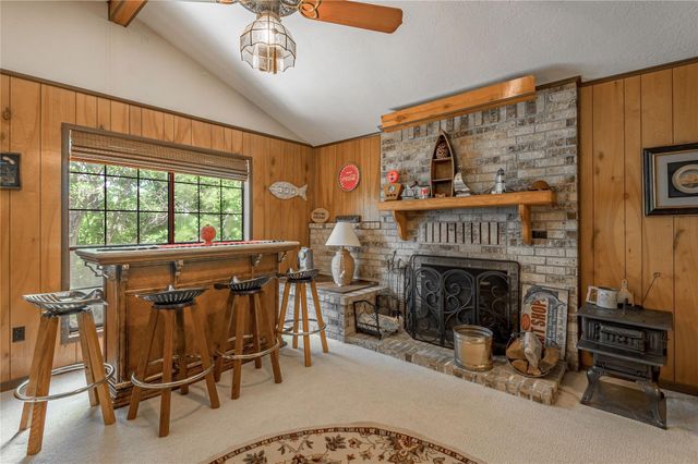 109 Hill Top Road, Huntsville, TX 77320