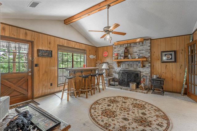 109 Hill Top Road, Huntsville, TX 77320