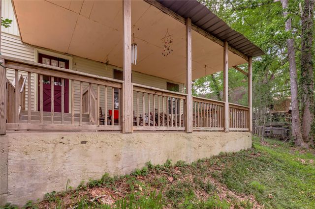 109 Hill Top Road, Huntsville, TX 77320