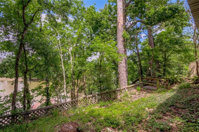 109 Hill Top Road, Huntsville, TX 77320