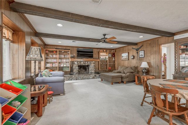 109 Hill Top Road, Huntsville, TX 77320