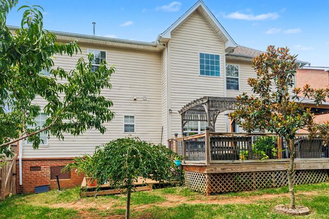 3807 Masters Dr, Smyrna, TN 37167