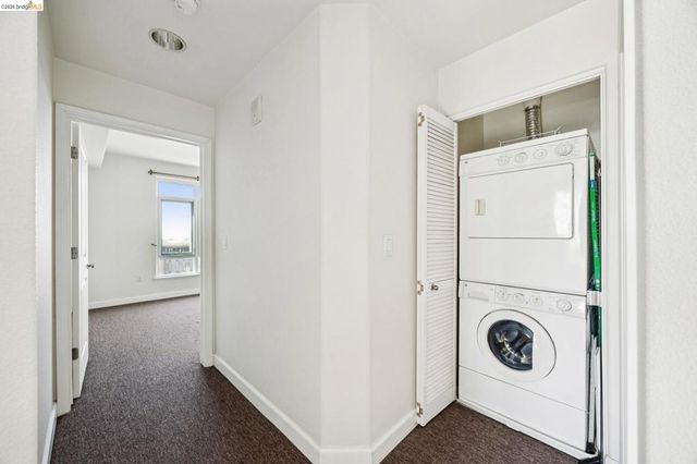 423 7th St 401, Oakland, CA 94607