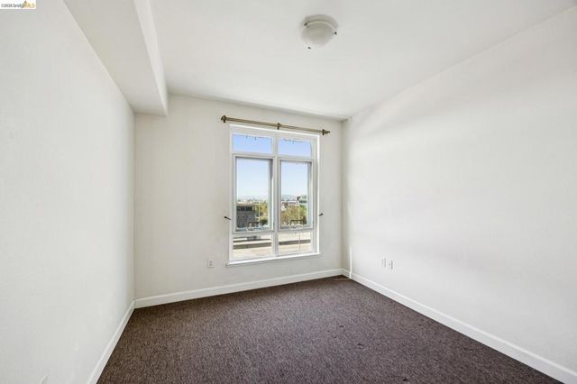 423 7th St 401, Oakland, CA 94607