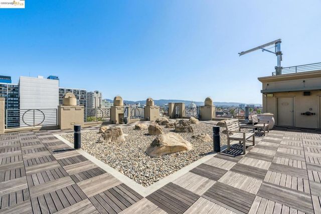 423 7th St 401, Oakland, CA 94607