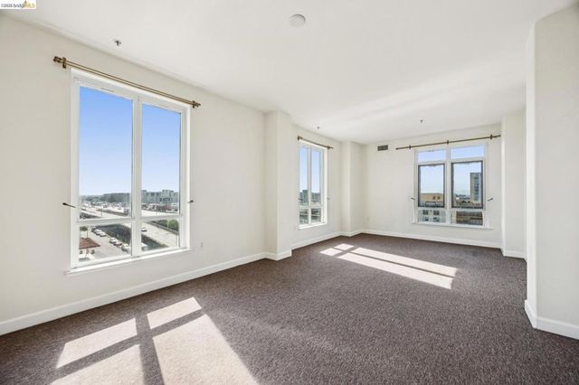 423 7th St 401, Oakland, CA 94607