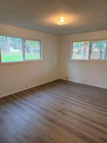 326 Debra Lane, Grants Pass, OR 97527