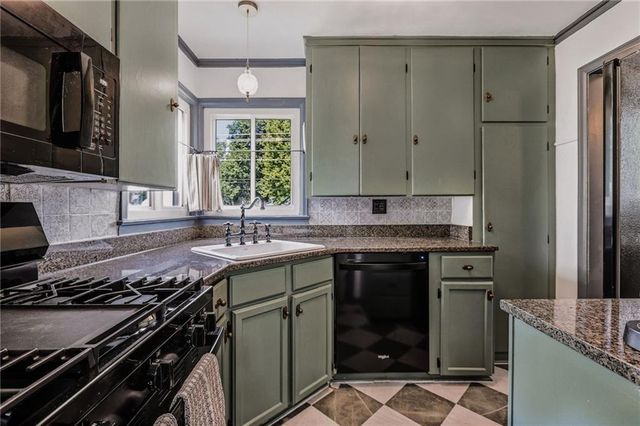 5011 W 51st Street, Roeland Park, KS 66205