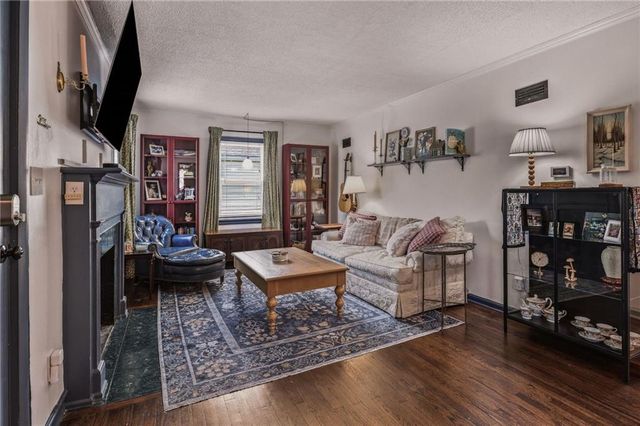 5011 W 51st Street, Roeland Park, KS 66205