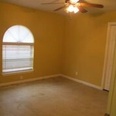 2109 Meadow Lane, Grand Prairie, TX 75050