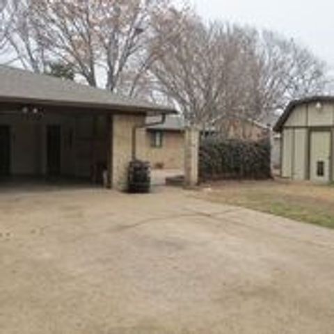 2109 Meadow Lane, Grand Prairie, TX 75050