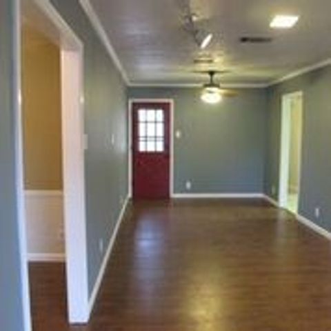 2109 Meadow Lane, Grand Prairie, TX 75050