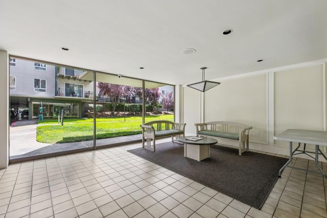 821 N Humboldt 302, San Mateo, CA 94401