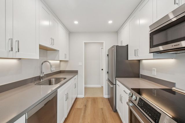 821 N Humboldt 302, San Mateo, CA 94401