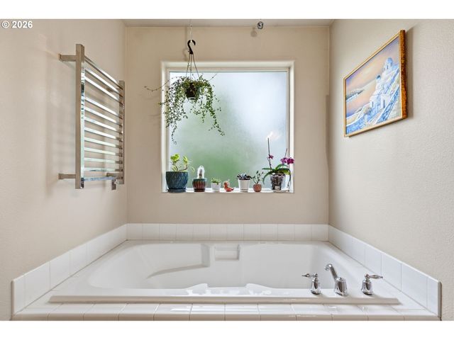 2040 Nw ARTZ Ct, Camas, WA 98607