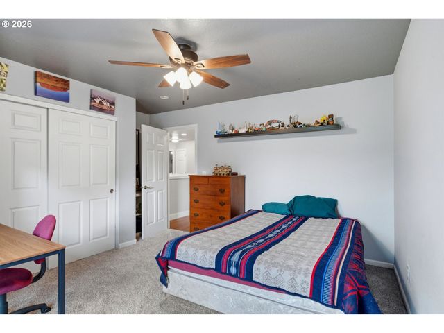 2040 Nw ARTZ Ct, Camas, WA 98607