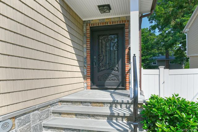 39 Nesaquake Avenue A, Port Washington, NY 11050