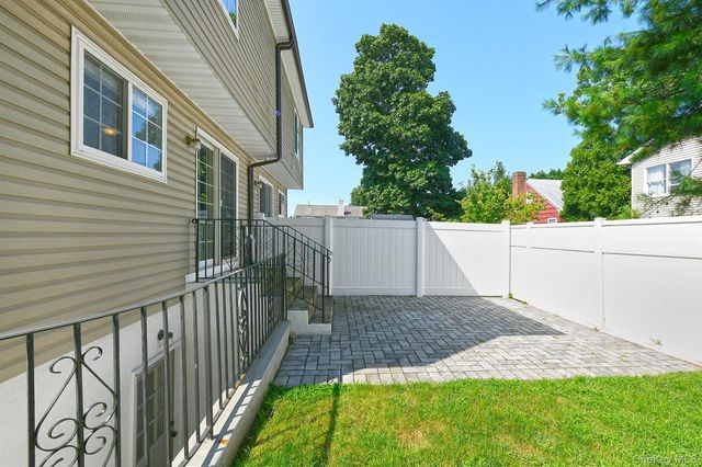 39 Nesaquake Avenue A, Port Washington, NY 11050