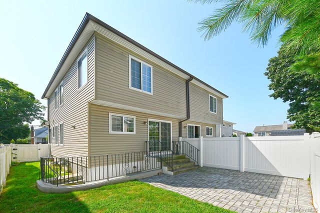 39 Nesaquake Avenue A, Port Washington, NY 11050