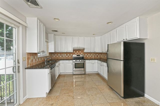 39 Nesaquake Avenue A, Port Washington, NY 11050