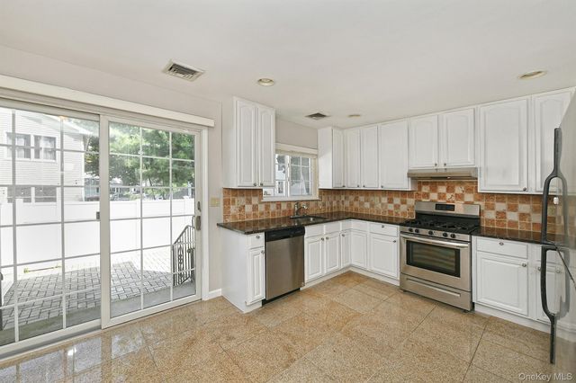 39 Nesaquake Avenue A, Port Washington, NY 11050