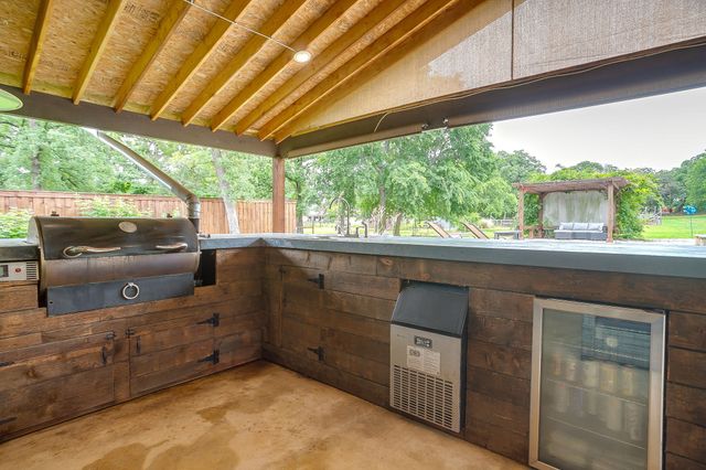 3412 E Renfro Street, Burleson, TX 76028