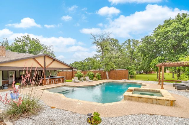 3412 E Renfro Street, Burleson, TX 76028