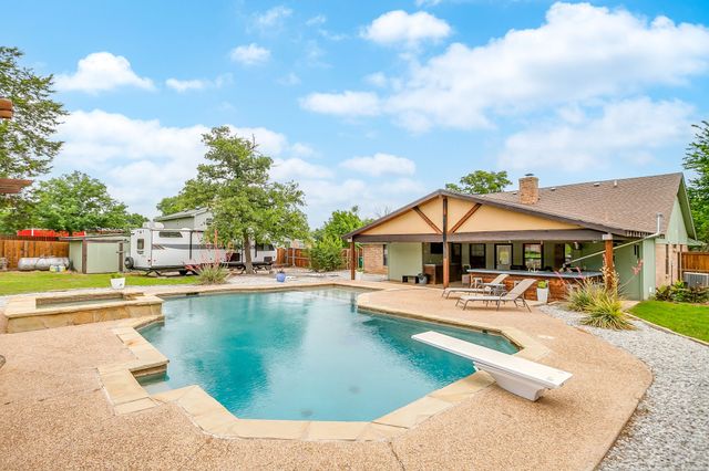 3412 E Renfro Street, Burleson, TX 76028