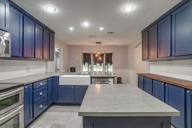 3412 E Renfro Street, Burleson, TX 76028