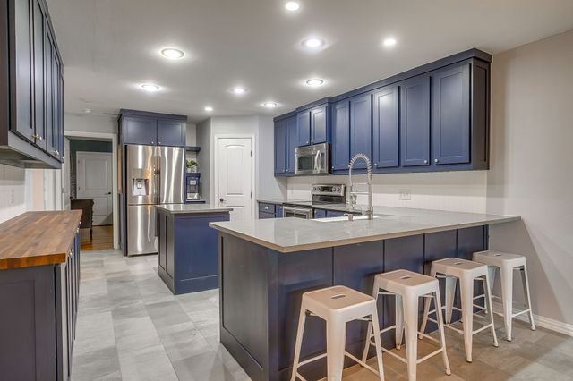 3412 E Renfro Street, Burleson, TX 76028