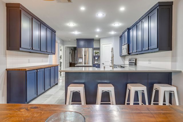 3412 E Renfro Street, Burleson, TX 76028