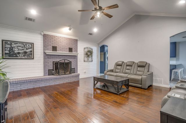 3412 E Renfro Street, Burleson, TX 76028
