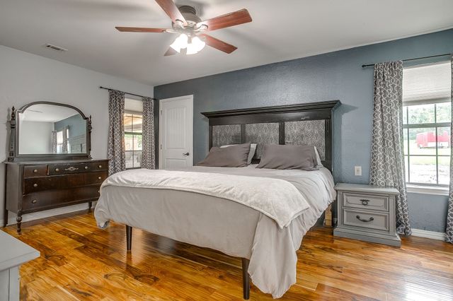 3412 E Renfro Street, Burleson, TX 76028