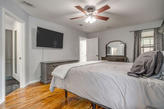 3412 E Renfro Street, Burleson, TX 76028