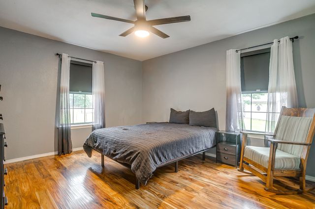3412 E Renfro Street, Burleson, TX 76028