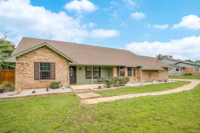 3412 E Renfro Street, Burleson, TX 76028